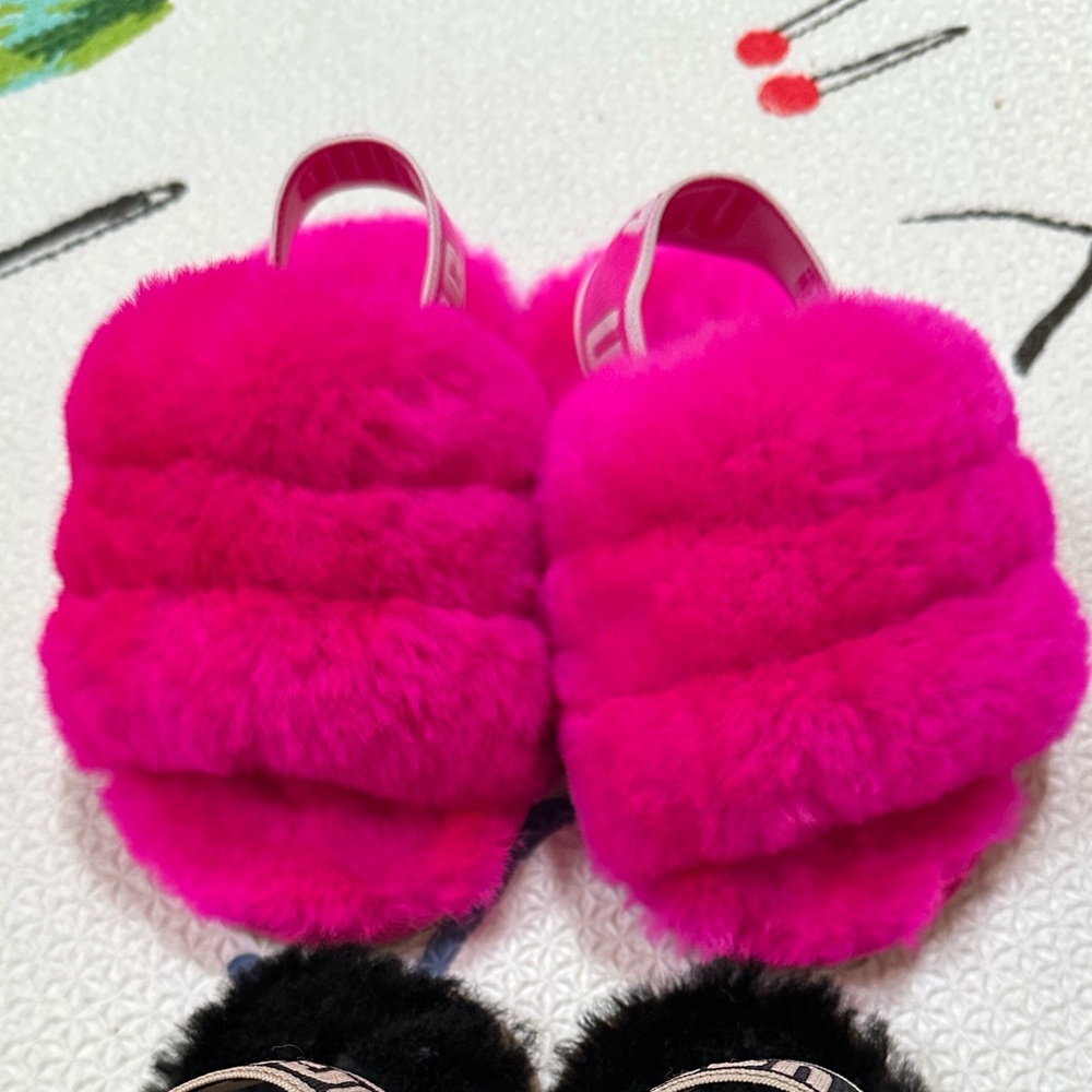 Toddler UGG slippers size 6